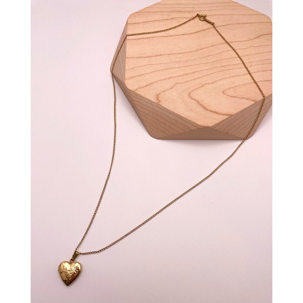 Vintage 12K Yellow Gold Filled Etched Floral Heart Photo Locket w/chain Signed
